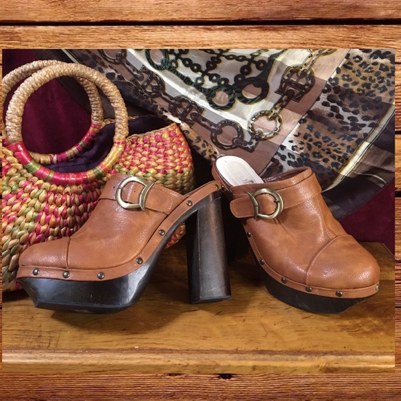 Retro funky platform clogs! - Picture 3 of 12